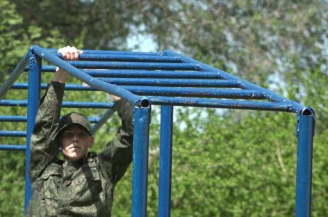 И на плацу, и на перекладине: студенты агроколледжа проходят военно-учебные сборы