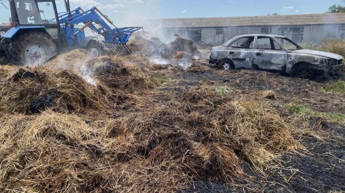 В Сальском районе из-за неисправности автомобиля произошёл пожар