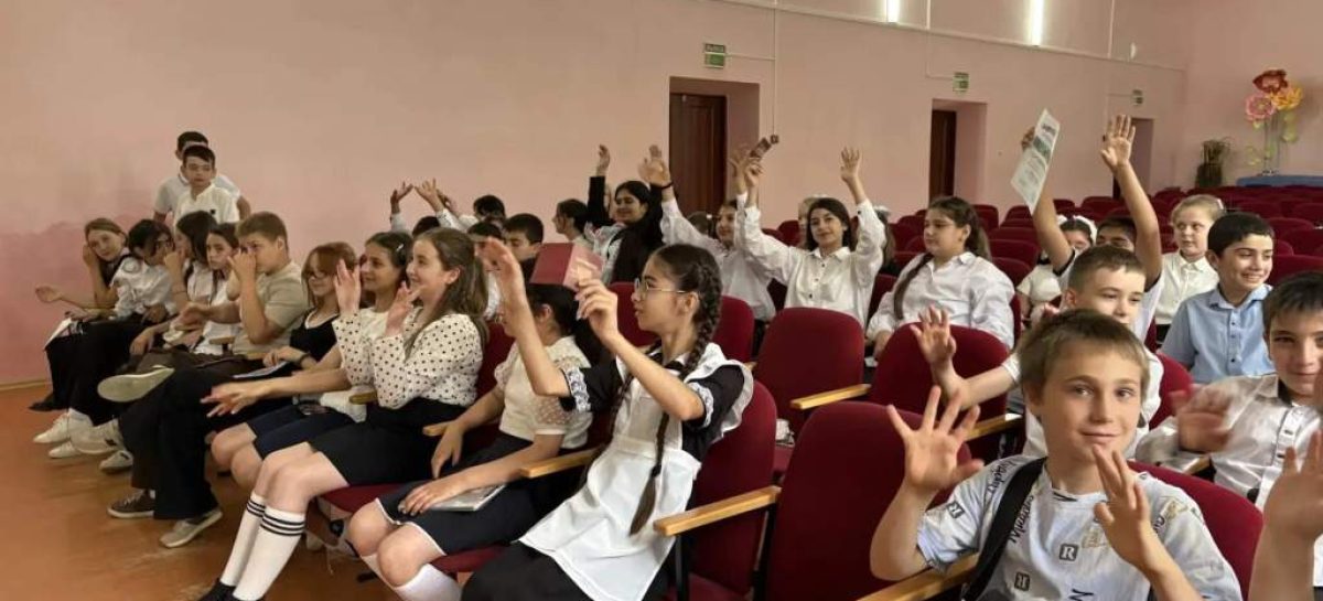 В селе Кручёная Балка Сальского района заботятся, чтобы лето у ребят было безопасным