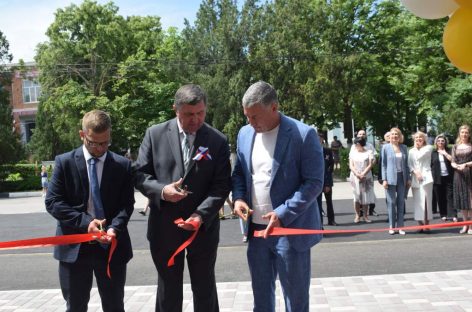 В Сальске после капитального ремонта торжественно открылся районный Дворец культуры им. Р.В. Негребецкого