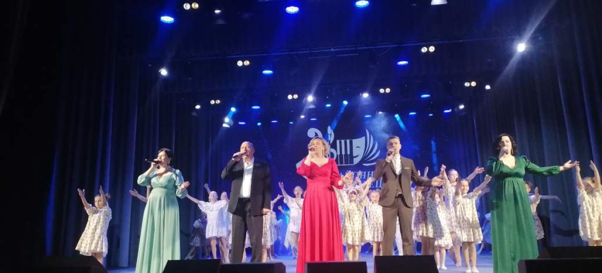 Яркая программа концерта «Здравствуй, зритель!» порадовала сальчан после капремонта РДК