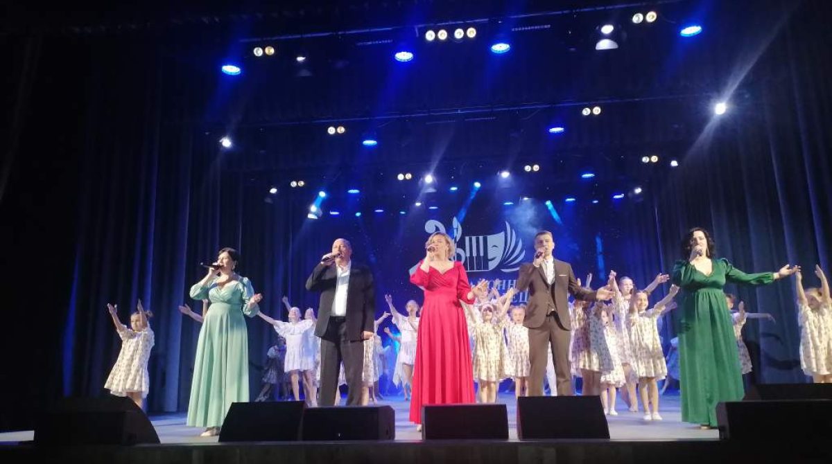 Яркая программа концерта «Здравствуй, зритель!» порадовала сальчан после капремонта РДК