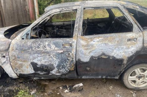 В Сальском районе после удара молнии загорелся  ВАЗ-2112